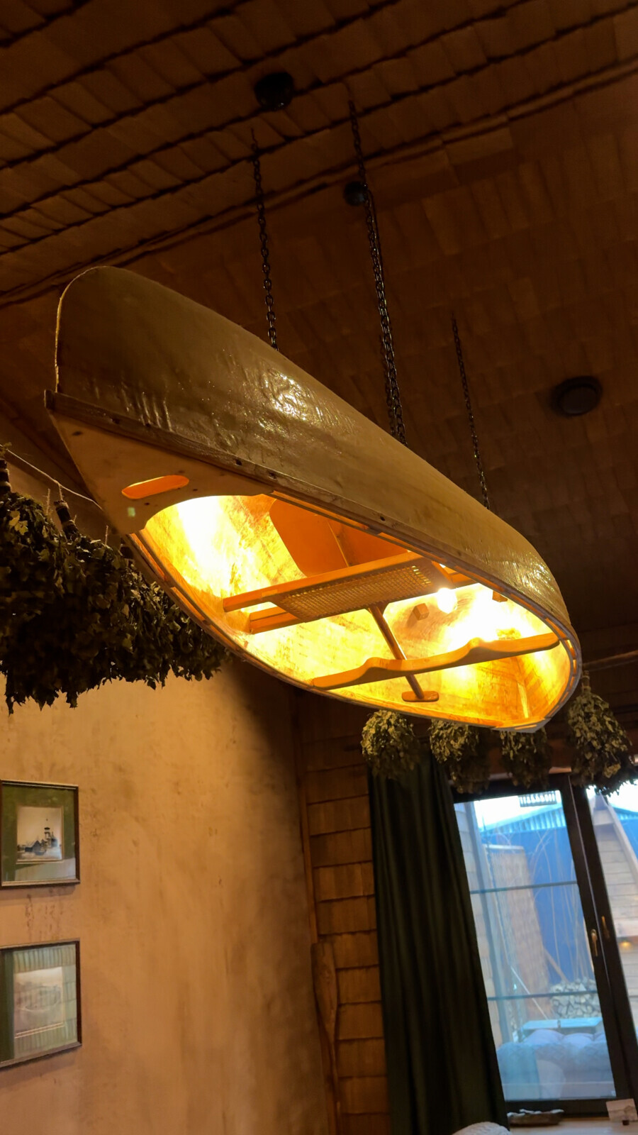 Лодка на потолке