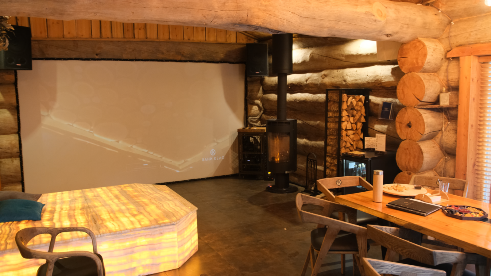 Зона отдыха и проектор