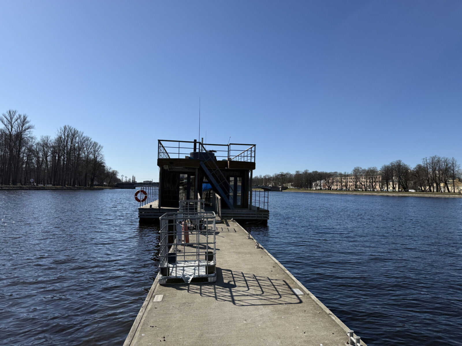 Баня на причале