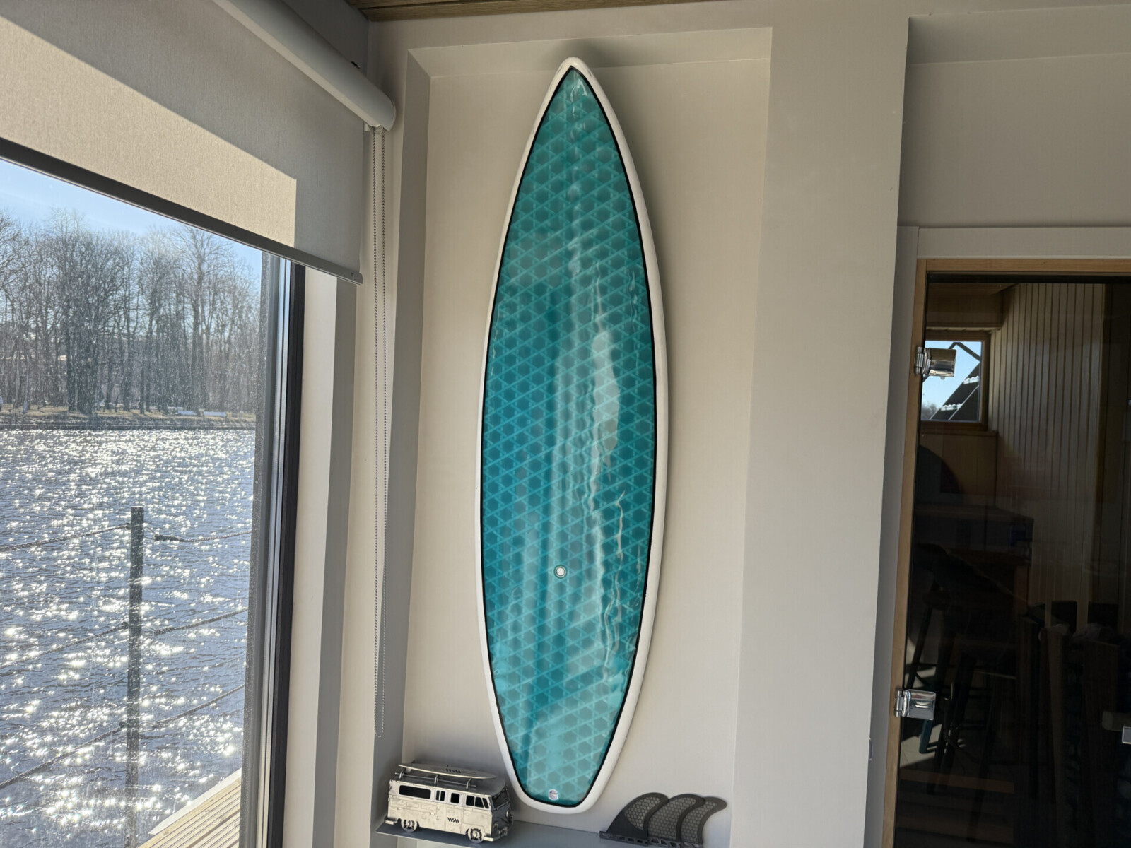 Владелец увлекается серфингом