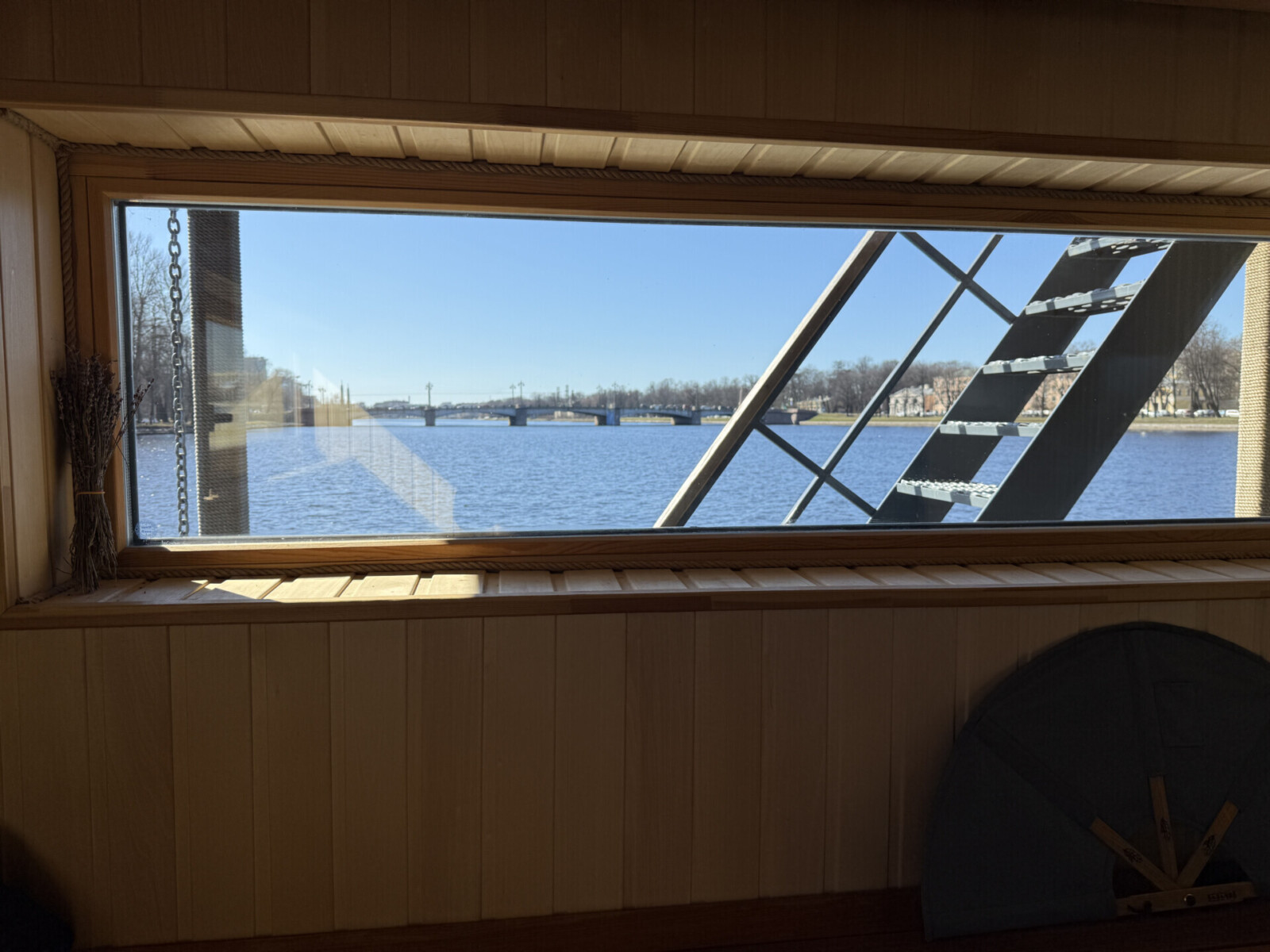 Шикарный вид на Неву