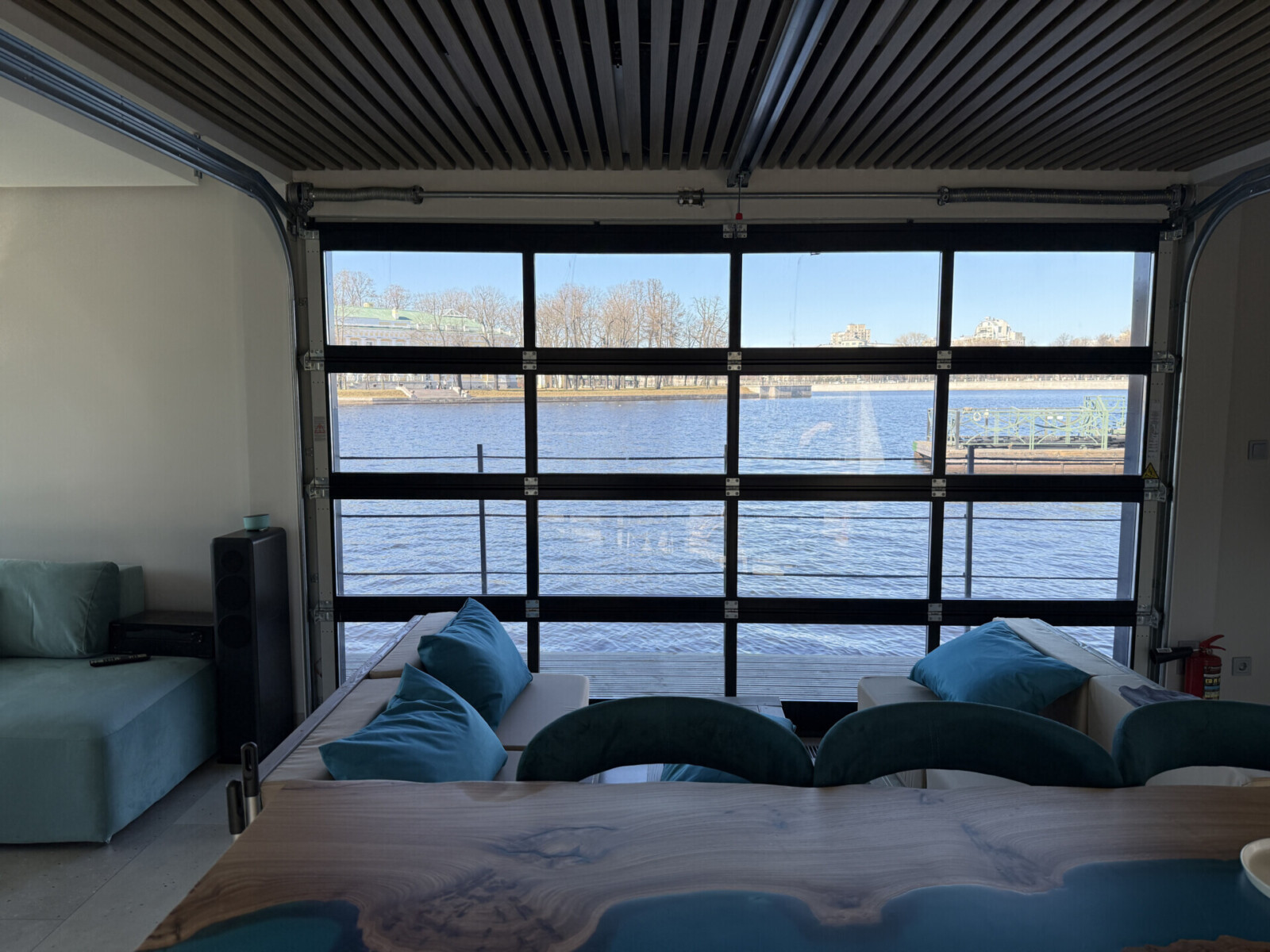 Панорамные окна на Неву